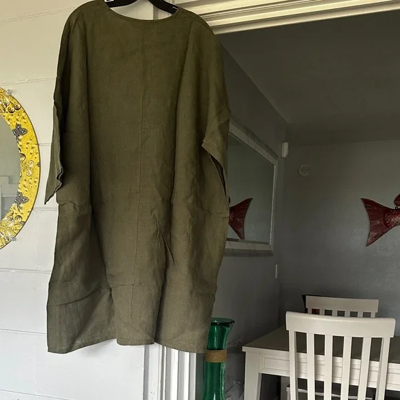 bryn Walker Olive Green V-Neck Linen Tunic - Picture 2 of 5